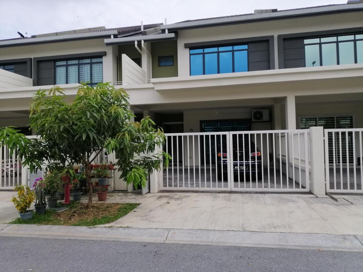 A&D Home-Stay @Kota Warisan, Sepang Buitenkant foto